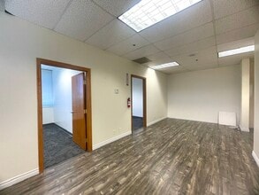 1425 W Foothill Blvd, Upland, CA à louer Photo intérieure– Image 2 sur 21
