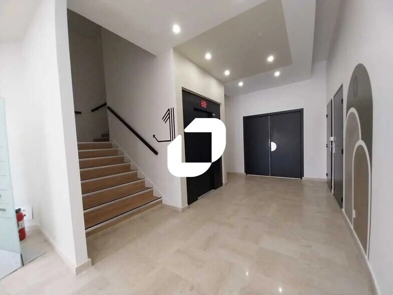 12 Rue Du Fort De Saint-Cyr, Montigny-le-Bretonneux à louer - Photo de l’immeuble – Image 2 sur 7