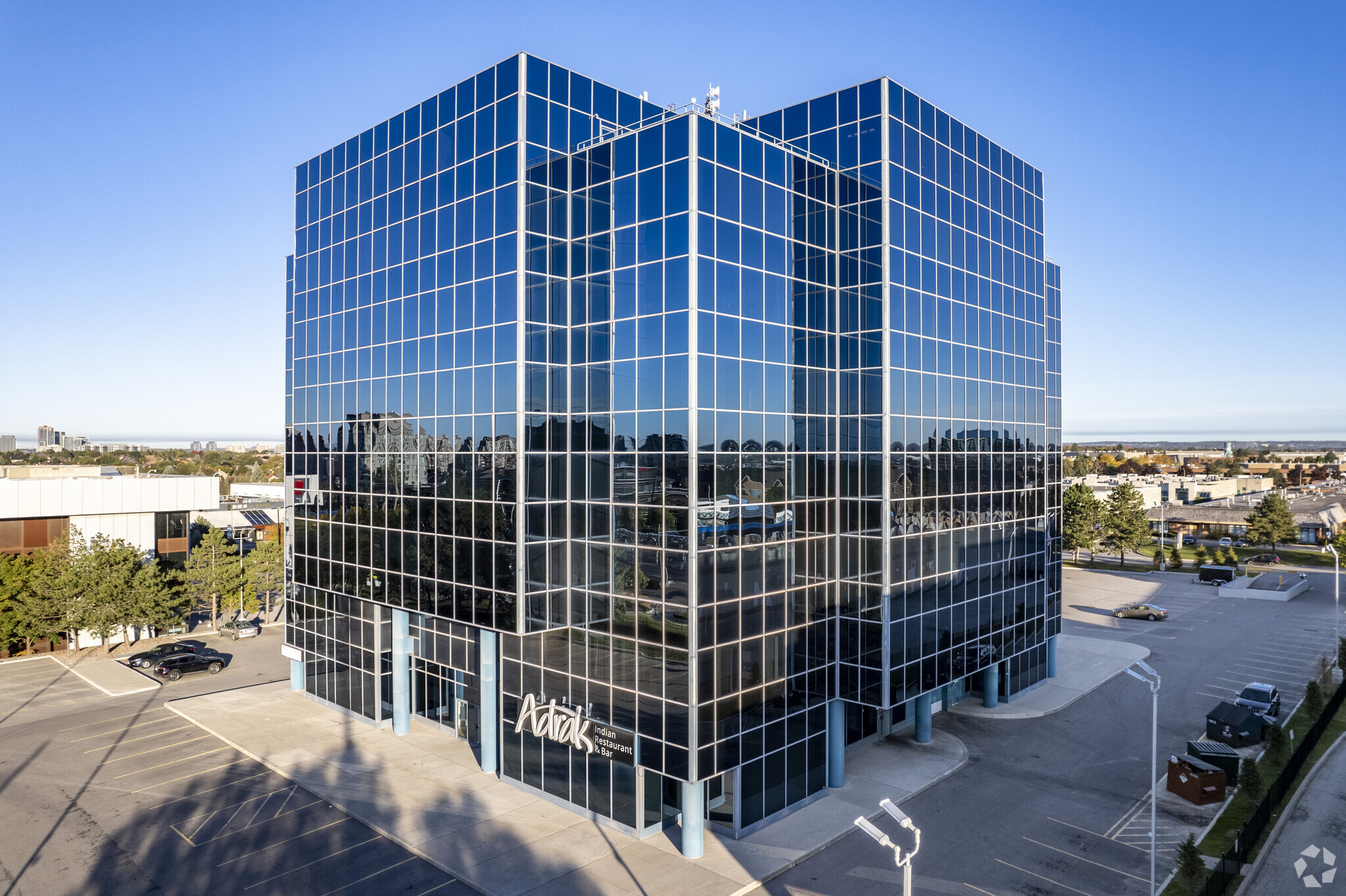 15 Wertheim Ct, Richmond Hill, ON à vendre Photo principale– Image 1 sur 8