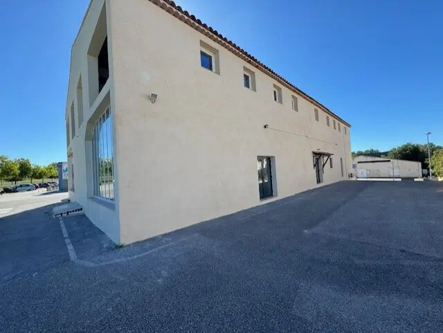 Local d’activités dans Saint-Cannat à louer - Photo de l’immeuble – Image 2 sur 7