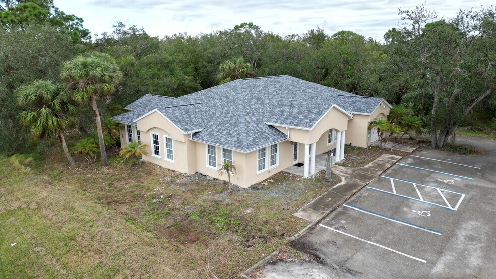 17880 Toledo Blade Blvd, Port Charlotte, FL à louer - Photo principale – Image 1 sur 17