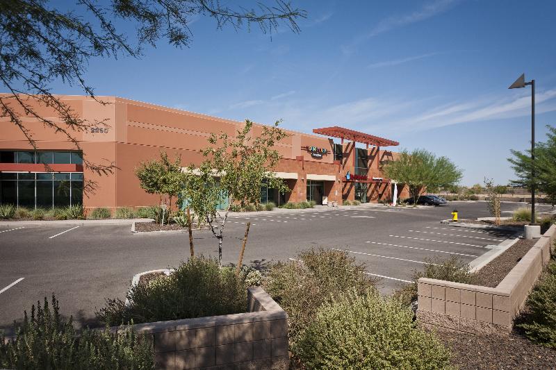 2301 E Yeager Dr, Chandler, AZ à louer - Photo de l’immeuble – Image 2 sur 11