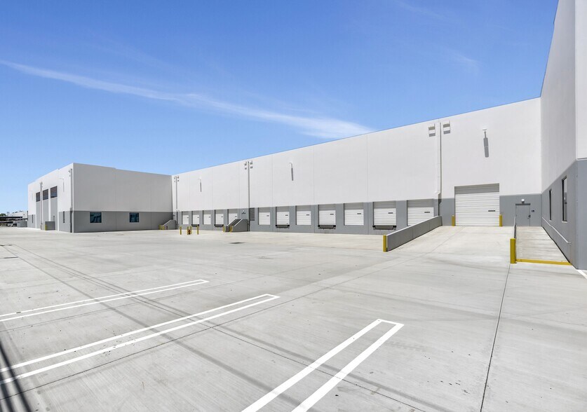 1062 McGaw Ave, Irvine, CA à louer - Photo de l’immeuble – Image 2 sur 6