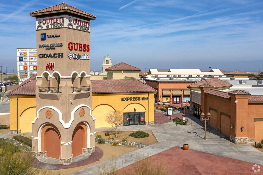 5701 Outlets At Tejon Pky, Arvin, CA à louer - Photo de l’immeuble – Image 1 sur 7