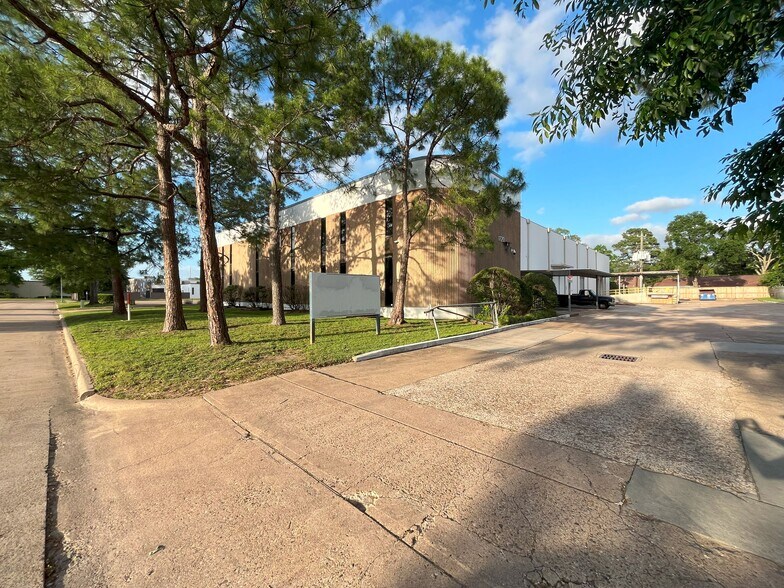 1720 Townhurst Dr, Houston, TX à vendre - Photo de l’immeuble – Image 3 sur 13