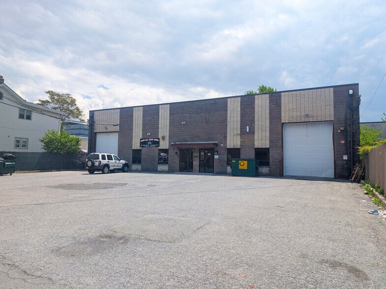 83-85 Myer St, Hackensack, NJ à louer - Photo de l’immeuble – Image 1 sur 8