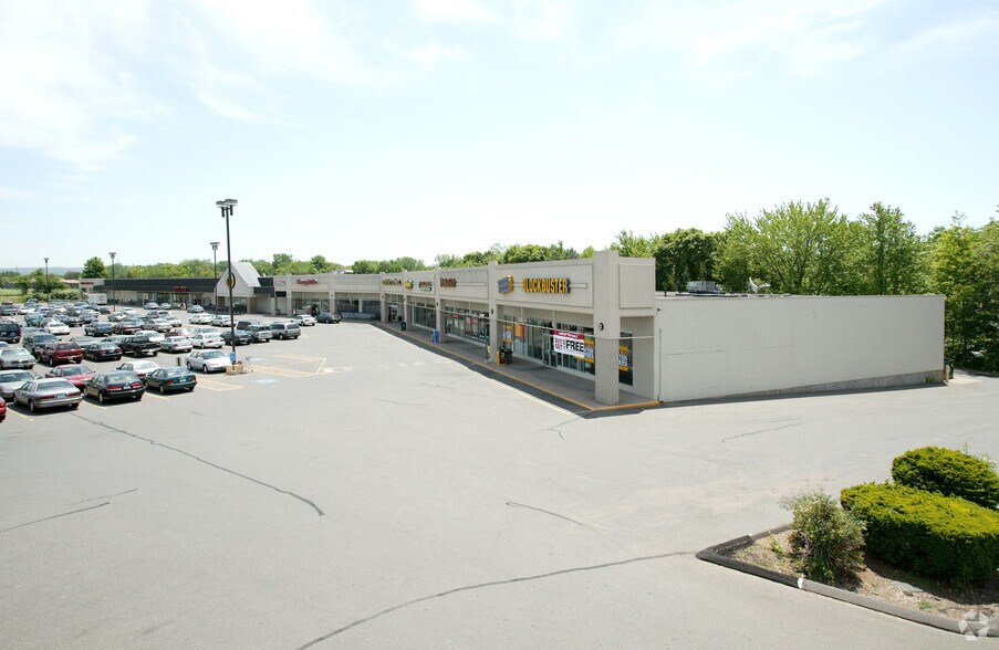 210-240 Spencer St, Manchester, CT à louer - Photo de l’immeuble – Image 2 sur 10