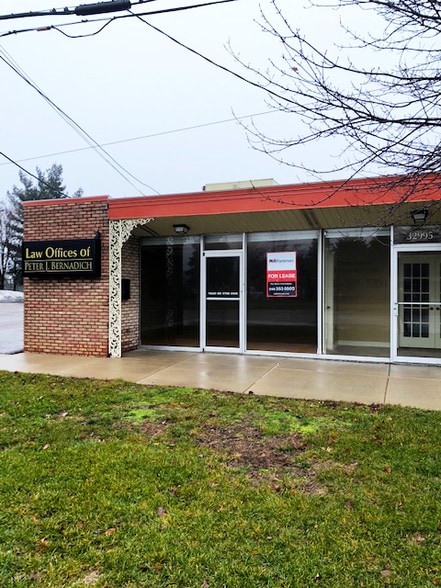 16744-16750 E 14 Mile Rd, Fraser, MI à louer - Photo de l’immeuble – Image 2 sur 9