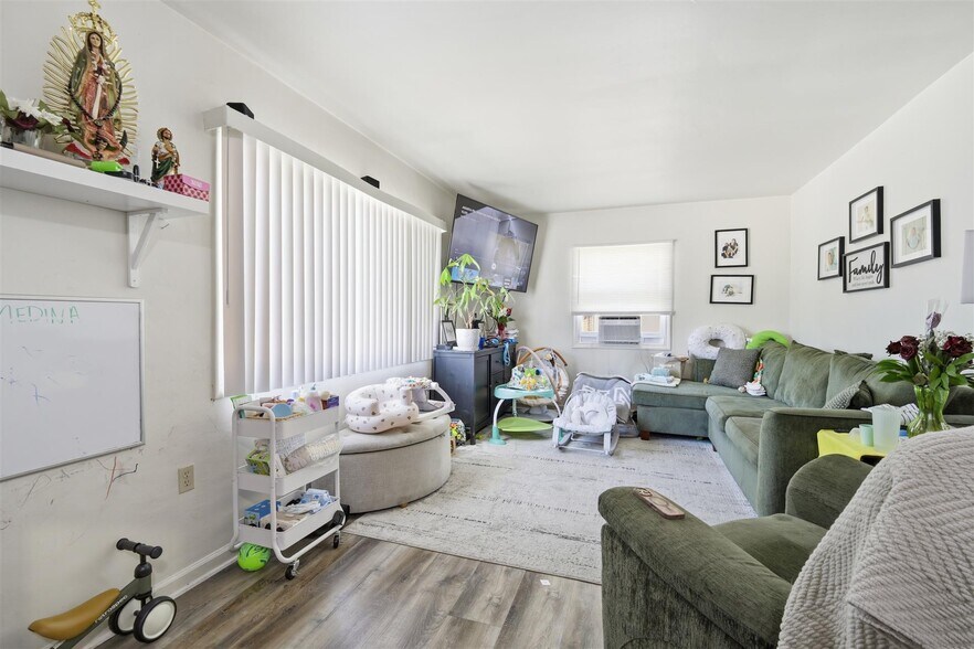 8427 Otis St, South Gate, CA à vendre - Photo de l’immeuble – Image 3 sur 30