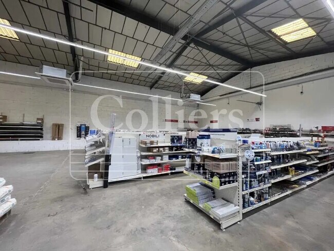 Plus de détails pour Local d'activités à louer