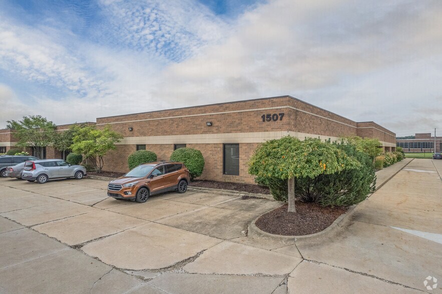 1507 Boettler Rd, Uniontown, OH à louer - Photo de l’immeuble – Image 3 sur 8