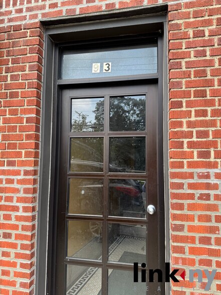 93 E 233rd St, Bronx, NY à vendre - Photo de l’immeuble – Image 3 sur 10