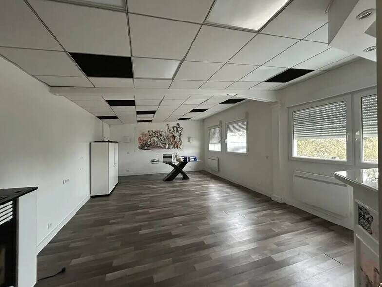 Bureau dans Folschviller à louer - Photo de l’immeuble – Image 2 sur 8