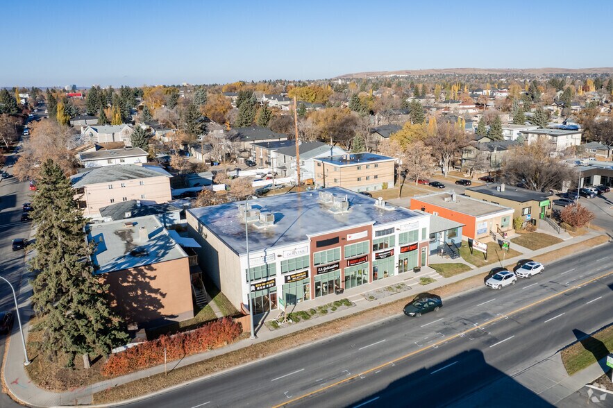 2705 Centre St NW, Calgary, AB à louer - Aérien – Image 3 sur 7