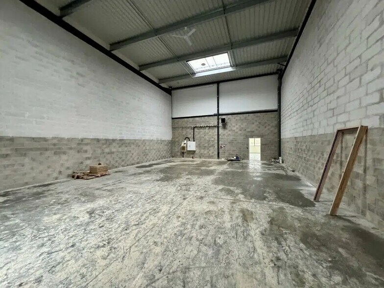 Local d'activités dans Flins-sur-Seine à vendre - Photo intérieure – Image 2 sur 8