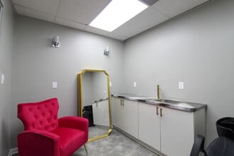 27621 Warren Rd, Garden City, MI à louer Photo intérieure– Image 2 sur 4