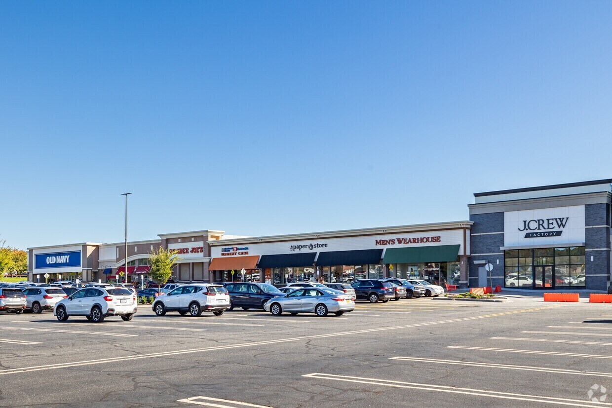 2021-2093 Smith Haven Plz, Lake Grove, NY à louer Photo de l’immeuble– Image 1 sur 8