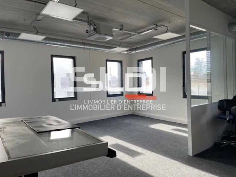 Bureau dans Rillieux-la-Pape à louer - Photo de l’immeuble – Image 3 sur 9