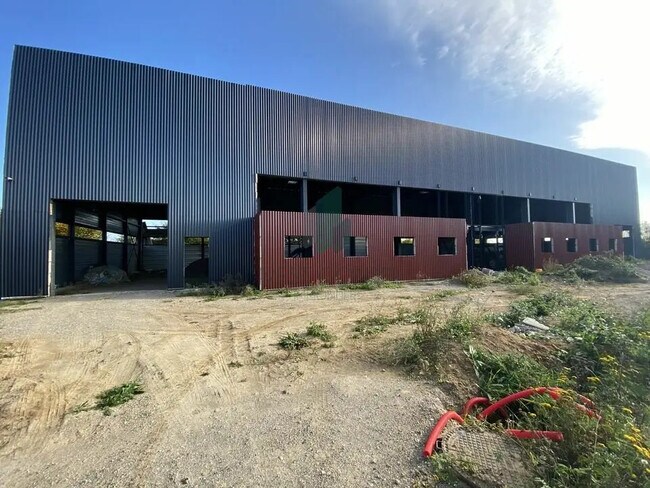 Plus de détails pour Local d’activités à vendre