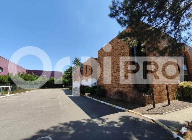 Local d'activités dans Boissy-Saint-Léger à vendre - Photo de l’immeuble – Image 2 sur 12