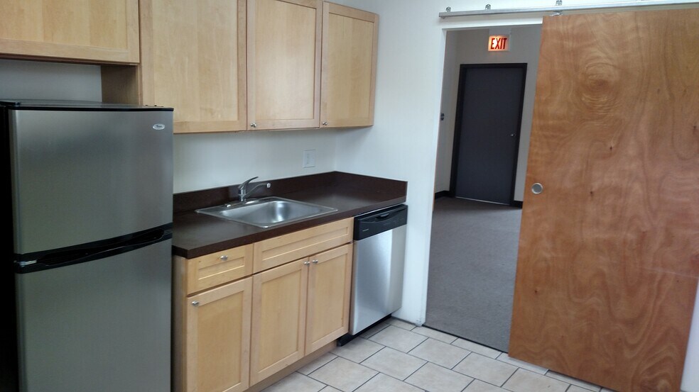 1820-1830 W Grand Ave, Chicago, IL à louer - Photo de l’immeuble – Image 3 sur 5