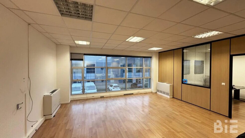 Bureau dans Floirac à louer - Photo de l’immeuble – Image 1 sur 5