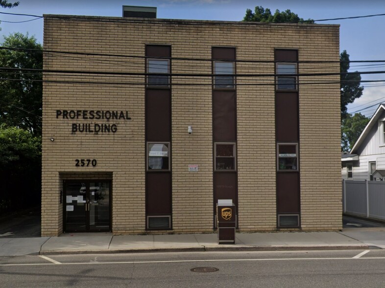 2570 N Jerusalem Rd, East Meadow, NY à louer - Photo de l’immeuble – Image 1 sur 9