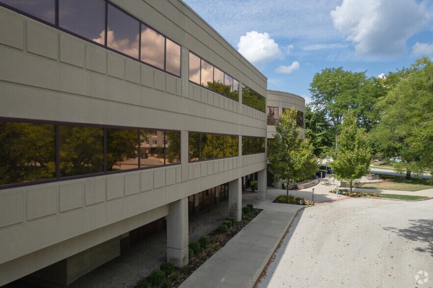1000 Westlakes Dr, Berwyn, PA à louer - Photo de l’immeuble – Image 3 sur 28