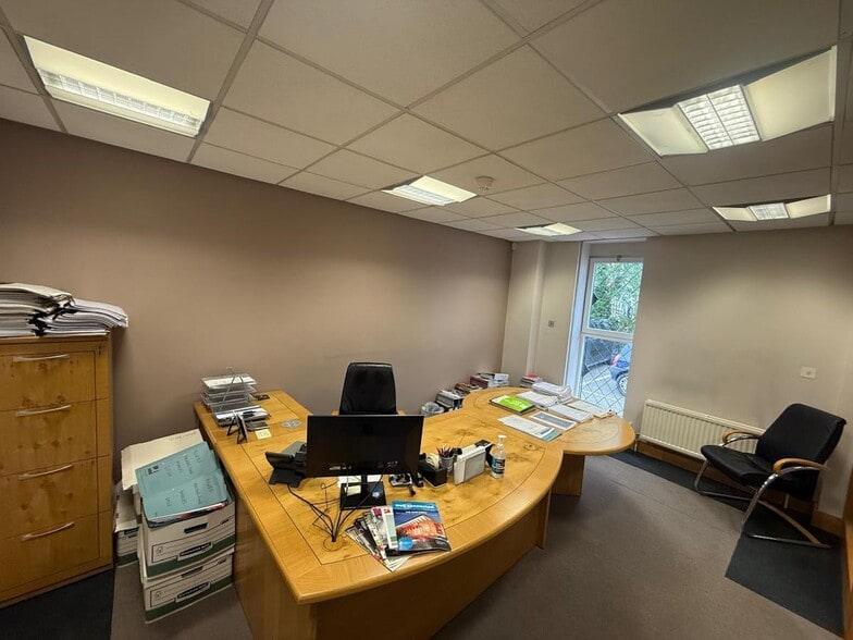 98-100 Wilderspool Causeway, Warrington à vendre - Photo intérieure – Image 2 sur 7