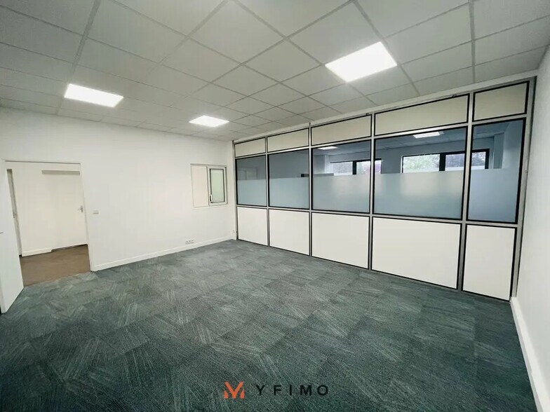 Local d’activités dans Poissy à louer - Photo intérieure – Image 3 sur 7