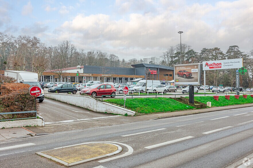 Local commercial dans Lyon à louer - Photo de l’immeuble – Image 2 sur 2