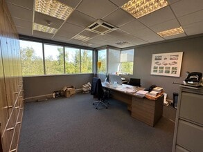 Portsmouth Rd, Esher à louer Photo intérieure– Image 1 sur 5