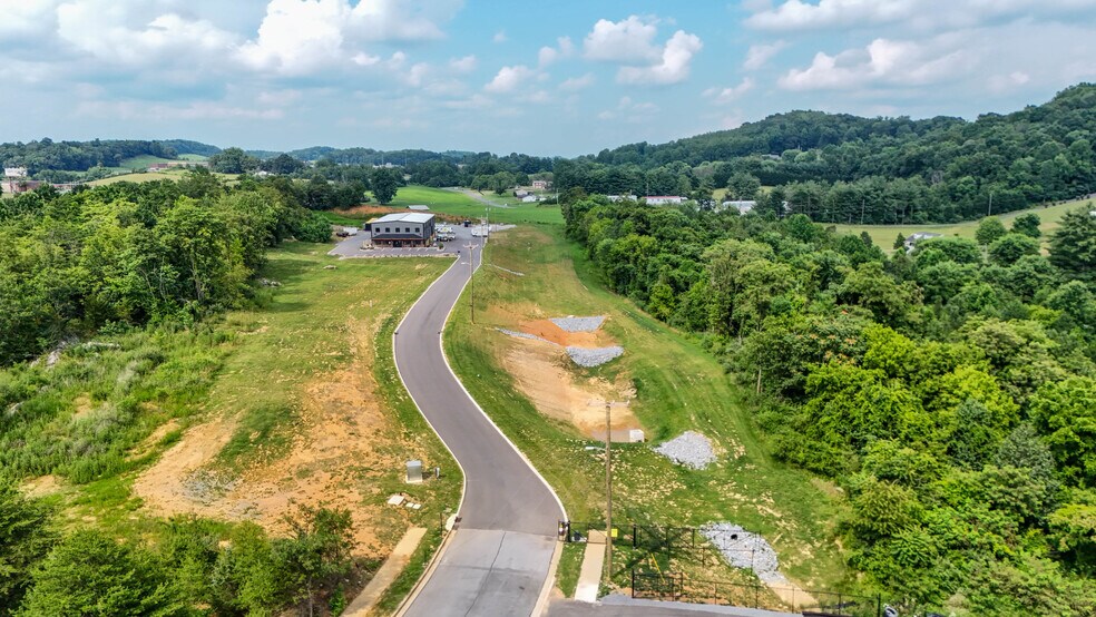 915 Millennium Ct, Blountville, TN à vendre - Photo de l’immeuble – Image 2 sur 88