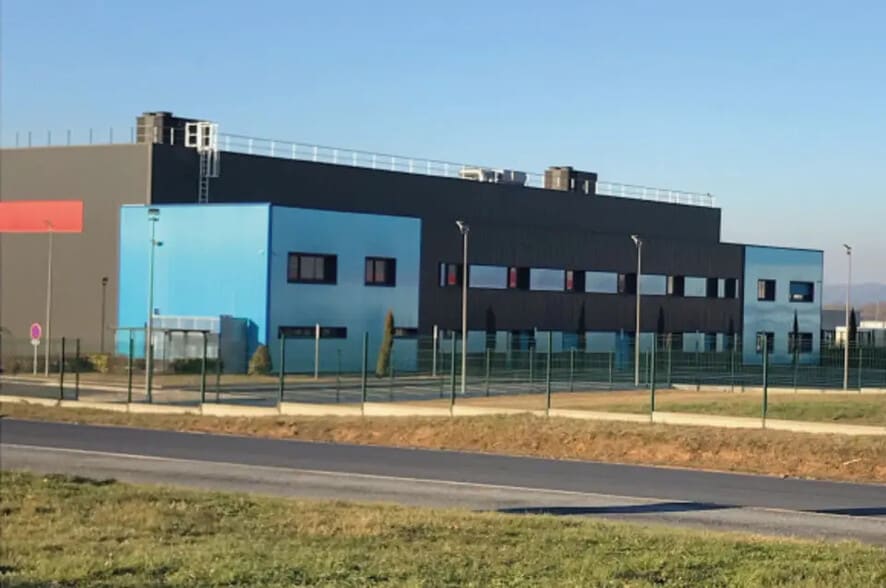 Local d’activités dans Brive-la-Gaillarde à louer - Photo de l’immeuble – Image 2 sur 4