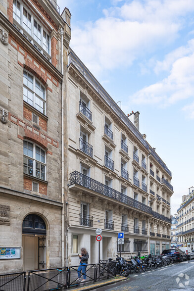 Rue Des Pyramides, Paris à louer - Photo de l’immeuble – Image 2 sur 5