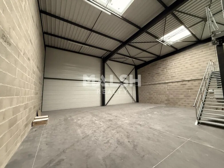 Local d’activités dans Chassieu à louer - Photo intérieure – Image 3 sur 6