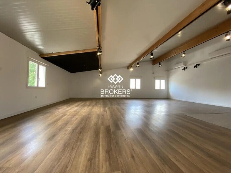 Local d’activités dans Noyarey à louer - Photo intérieure – Image 2 sur 20