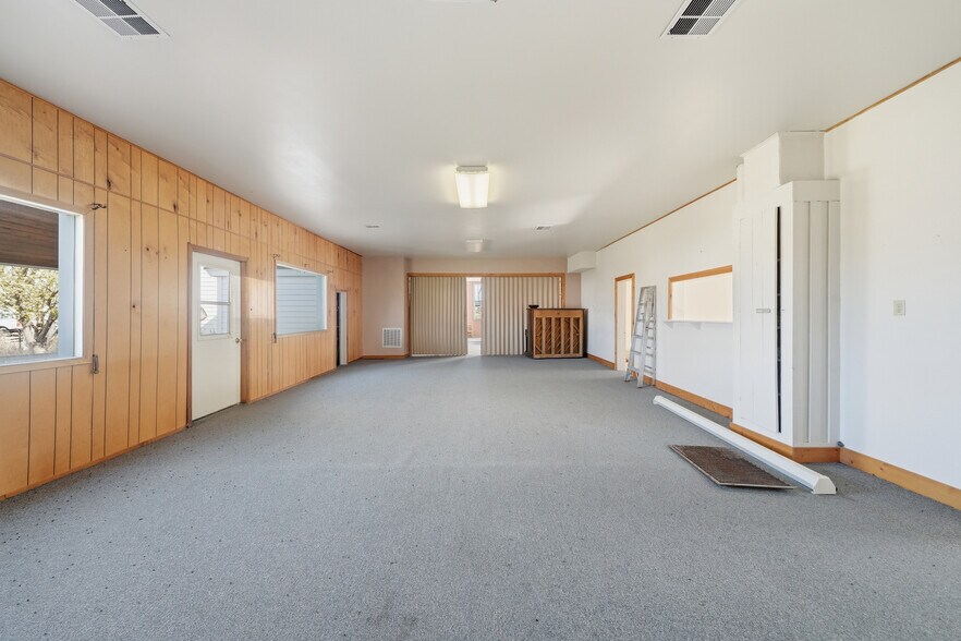 210 Miles Ave, Clyde Park, MT à vendre - Photo de l’immeuble – Image 3 sur 69