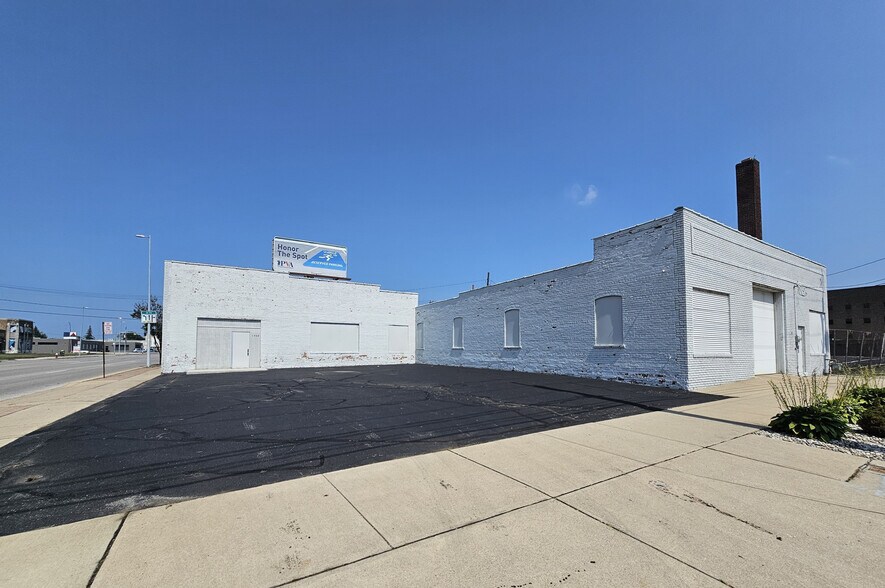 1502 Monroe St, Toledo, OH à louer - Photo principale – Image 1 sur 9
