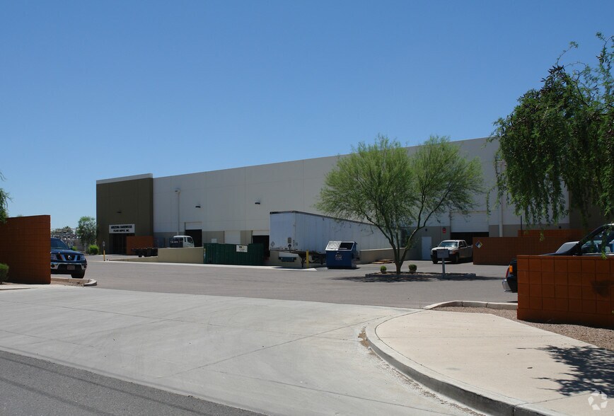 1515 E Hadley St, Phoenix, AZ à louer - Photo de l’immeuble – Image 2 sur 6