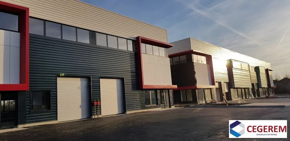 Local d’activités dans Chanteloup-en-Brie à louer - Photo de l’immeuble – Image 1 sur 8