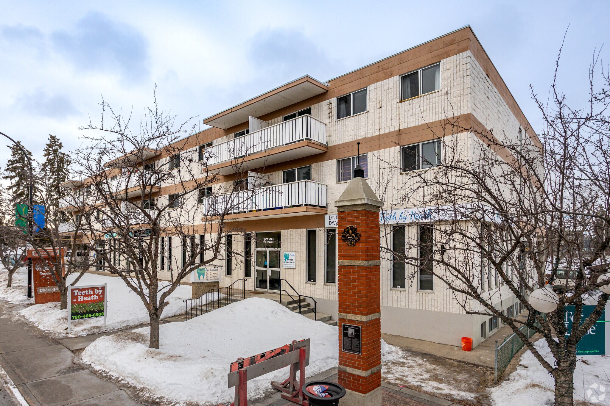 9107-9153 88th Ave NW, Edmonton, AB à louer Photo principale– Image 1 sur 11