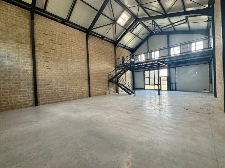 Local d’activités dans Groslay à louer - Photo de l’immeuble – Image 3 sur 7