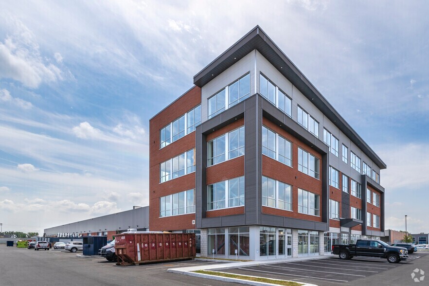 4702 Rue Louis-B.-Mayer, Laval, QC à louer - Photo de l’immeuble – Image 2 sur 4