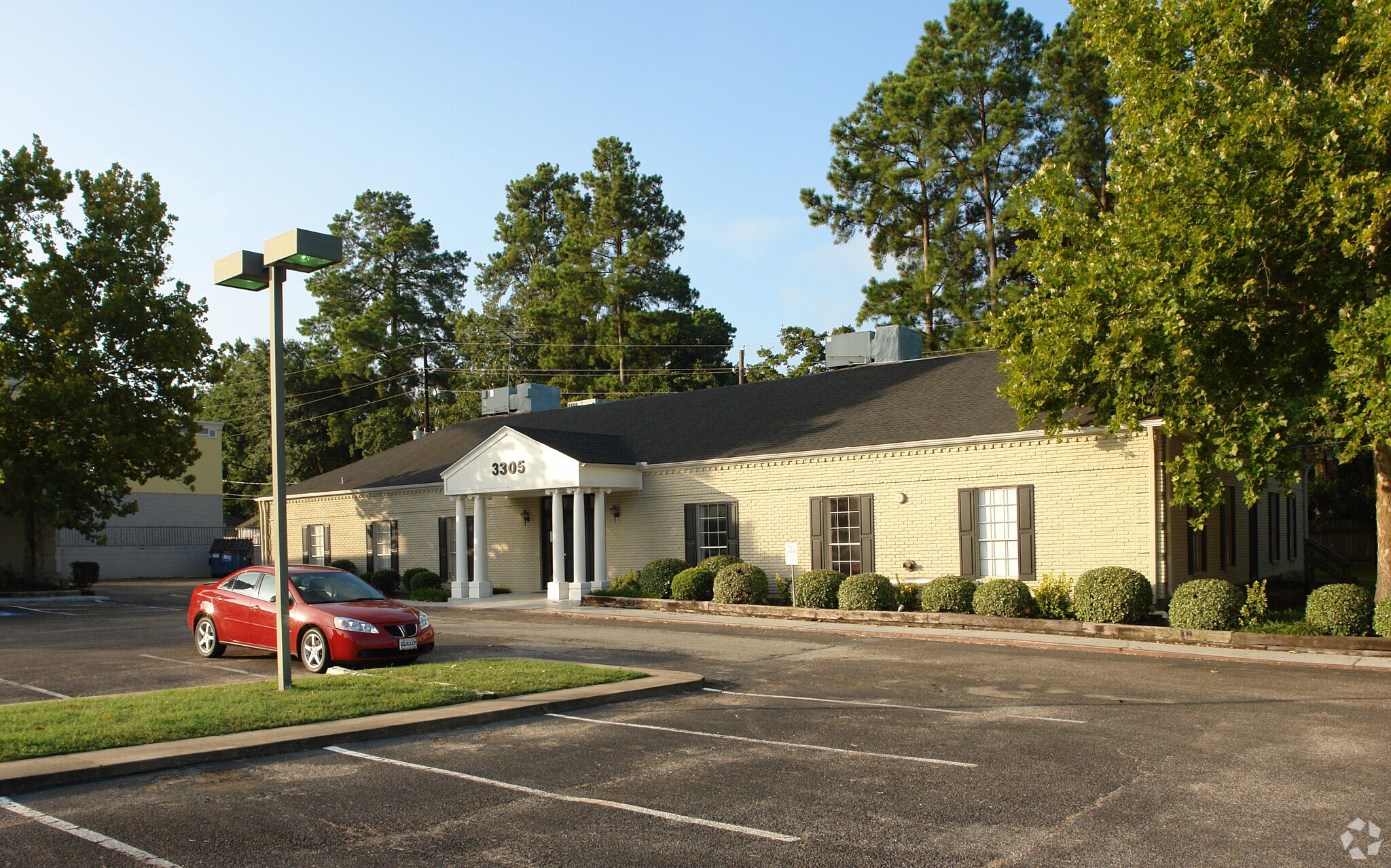 3305 W Davis St, Conroe, TX à louer Photo principale– Image 1 sur 7