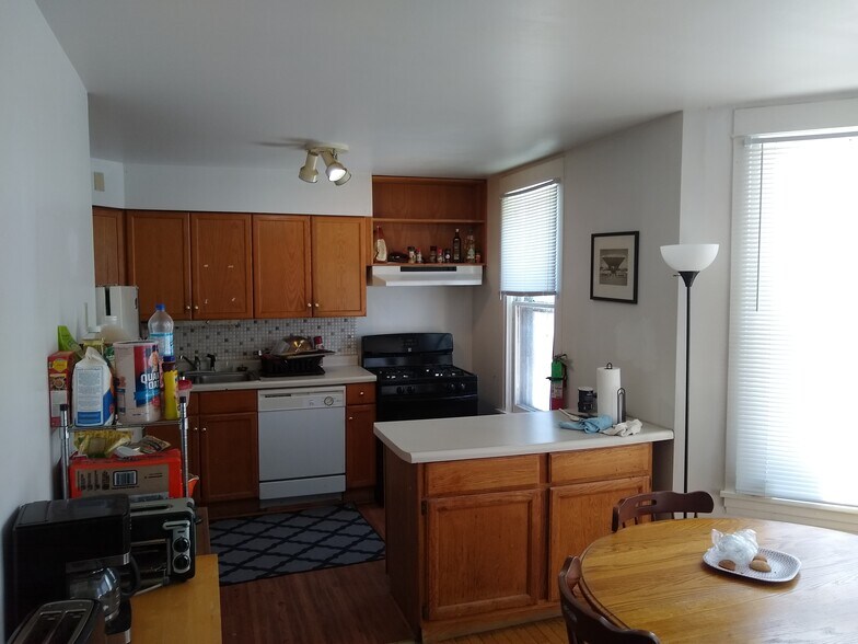 328 Augusta Ave, Dekalb, IL à vendre - Photo de l’immeuble – Image 2 sur 15