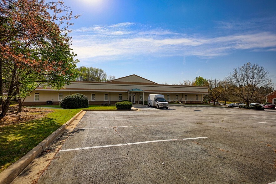 1229 Royal Dr, Conyers, GA à vendre - Photo de l’immeuble – Image 2 sur 39