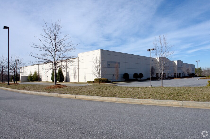 5985 Cabot Pky, Alpharetta, GA à louer - Photo de l’immeuble – Image 2 sur 14