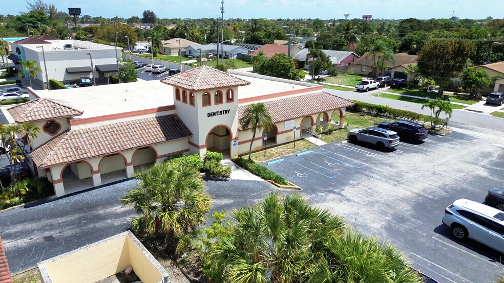 650 W Boynton Beach Blvd, Boynton Beach, FL à vendre - Photo principale – Image 1 sur 54