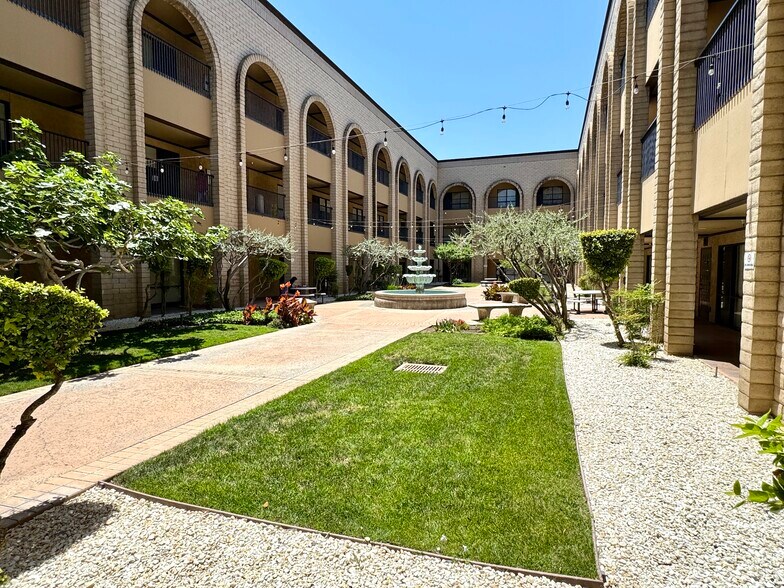 1900 Mariposa Mall, Fresno, CA à louer - Photo de l’immeuble – Image 2 sur 11